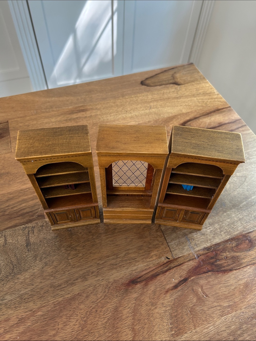 Vtg Carlson’s Miniatures Bookcase, Dollhouse Furniture, Lot 9 - Picture 4 of 8